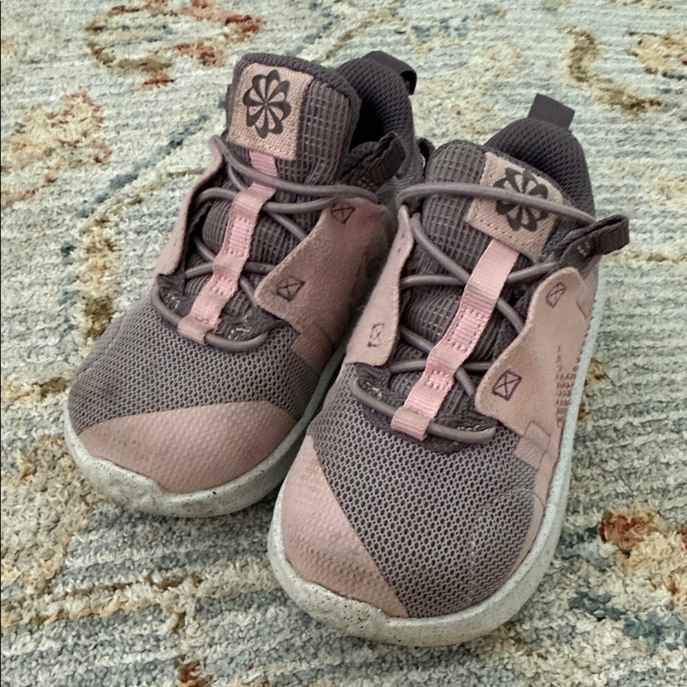 Nike Kids Sneakers in Pink and Gray